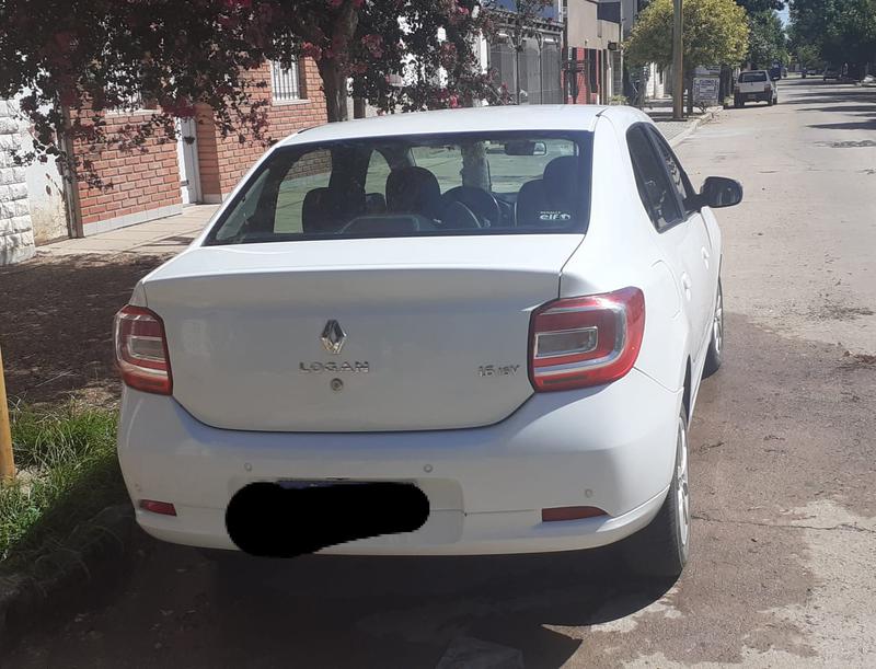 Renault Logan • 2018 • 33,500 km 4