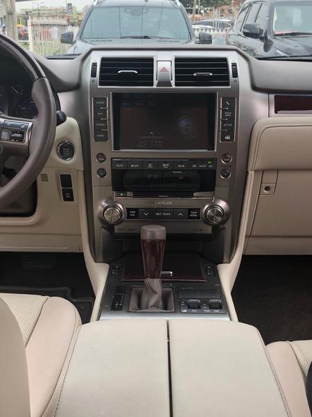 Lexus GX • 2015 • 25,983 km 9