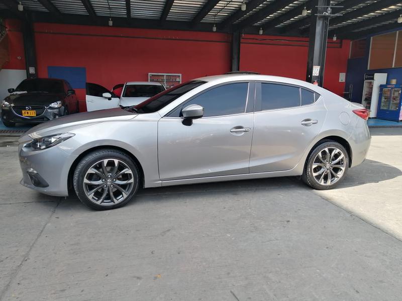 Mazda 3 • 2017 • 54,000 km 4