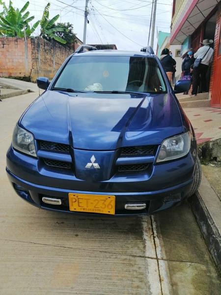 Mitsubishi Outlander • 2003 • 205,000 km 3
