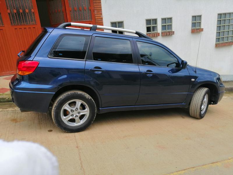 Mitsubishi Outlander • 2003 • 205,000 km 9