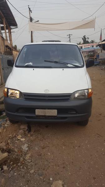 Toyota  • 2002 • 2,000 km 3