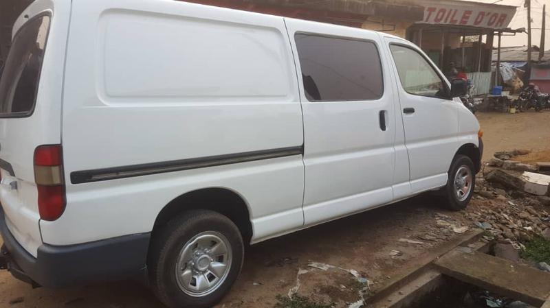 Toyota  • 2002 • 2,000 km 2