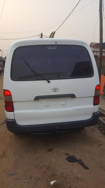 Toyota  • 2002 • 2,000 km 4