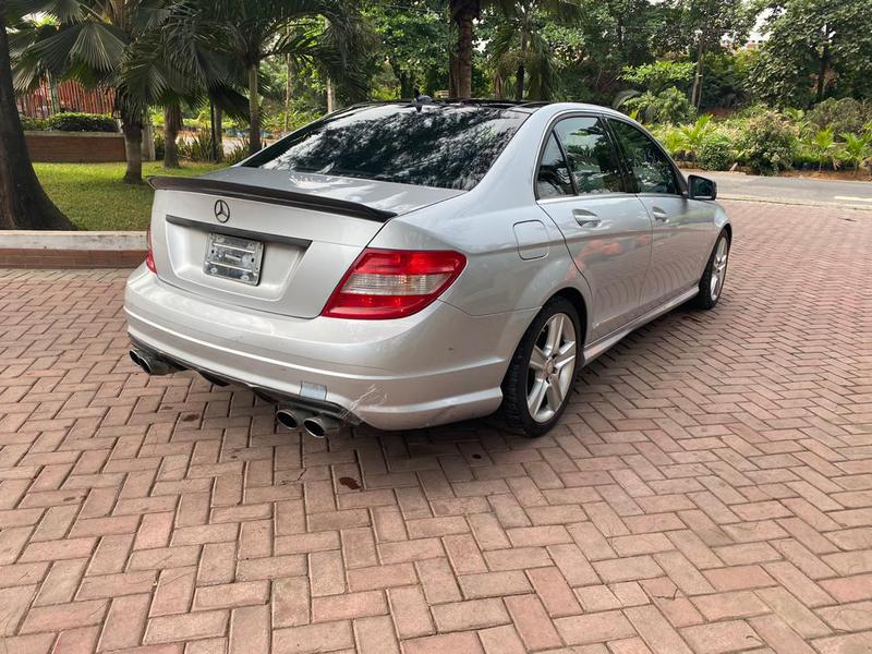 Mercedes-Benz 200 - 300 • 2011 • 125 km 2