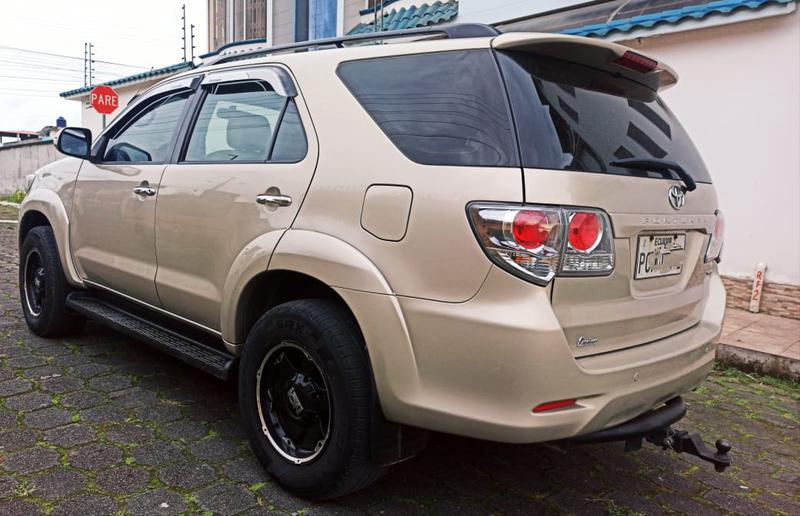 Toyota Fortuner • 2014 • 74,000 km 2