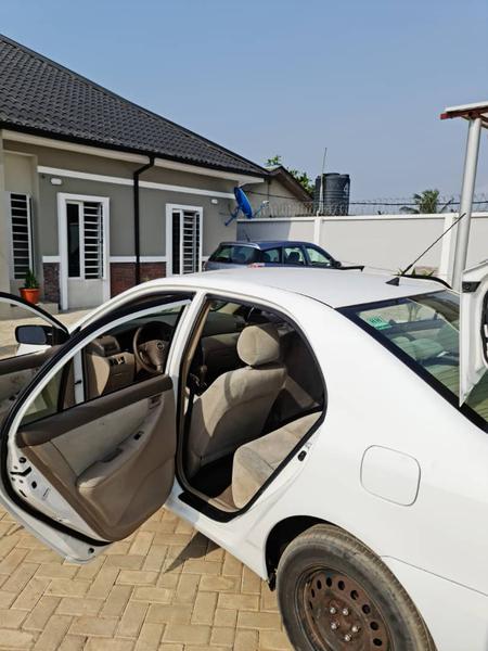 Toyota Corolla • 2006 • 135,000 km 2