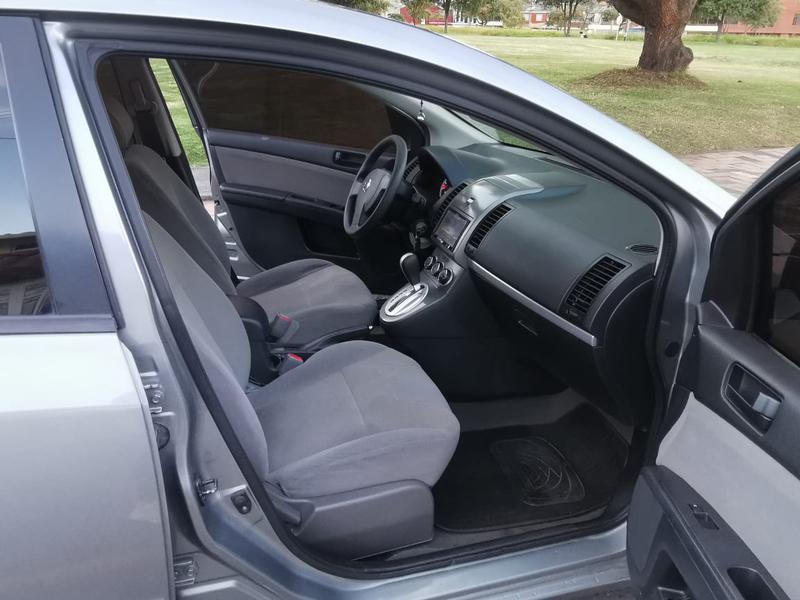 Nissan Sentra 2.0 • 2013 • 114,000 km 2