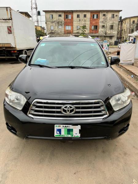 Toyota Highlander • 2008 • 93 km 7
