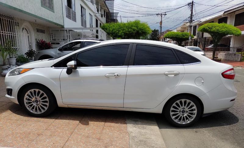 Ford Fiesta • 2015 • 52,000 km 4