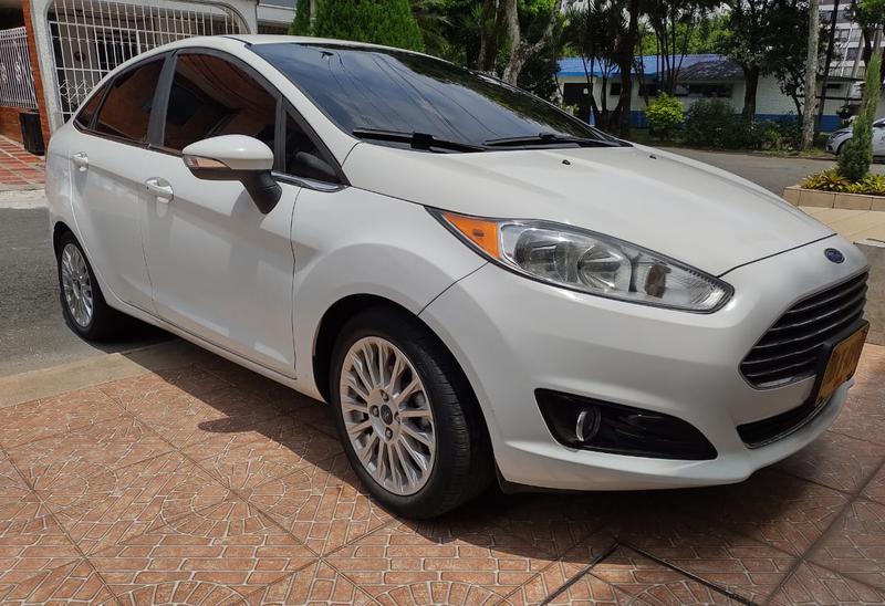 Ford Fiesta • 2015 • 52,000 km 2