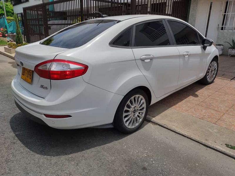 Ford Fiesta • 2015 • 52,000 km 1