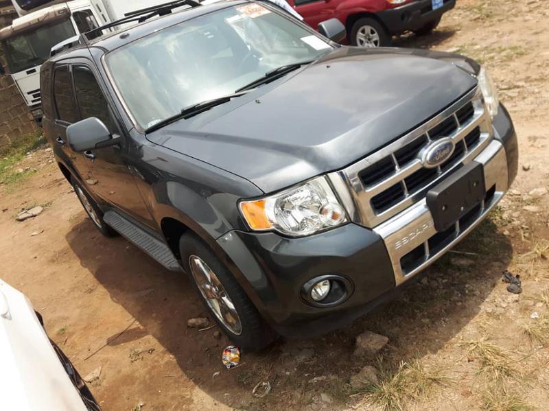 Ford Escape • 2009 • 300 km 1
