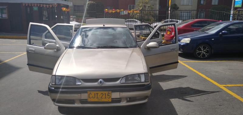 Renault 10 • 2001 • 149,000 km 4