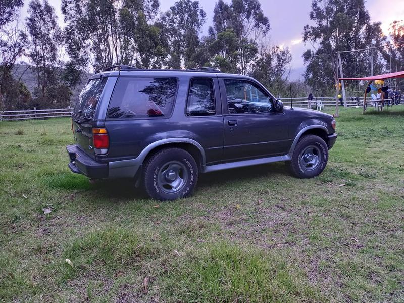 Ford Explorer • 1997 • 2,470,000 km 6