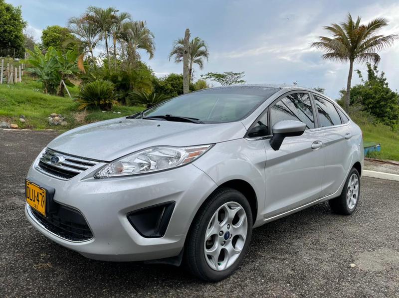 Ford  • 2012 • 32,000 km 3