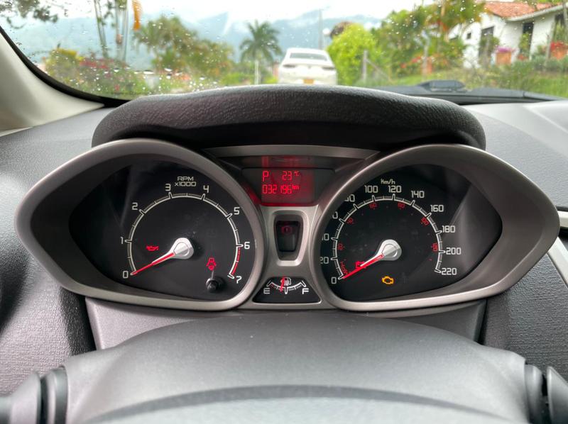 Ford  • 2012 • 32,000 km 2