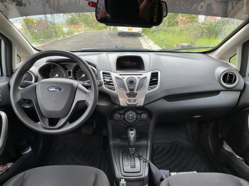 Ford  • 2012 • 32,000 km 4