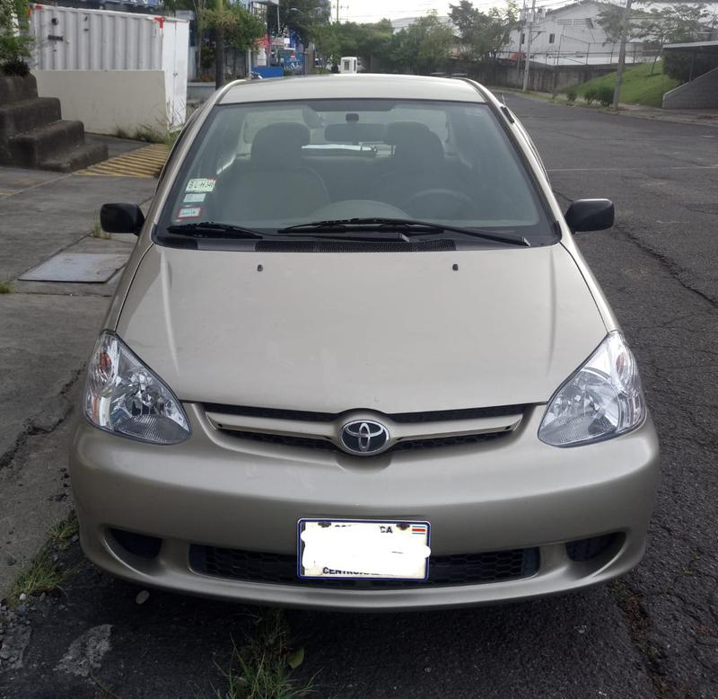 Toyota Yaris • 2003 • 122,000 km 1