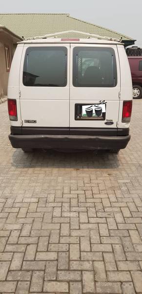 Ford 350 • 2005 • 215,803 km 3