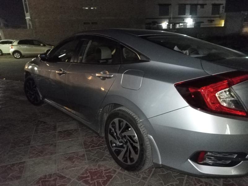 Honda Civic • 2018 • 96,000 km 3