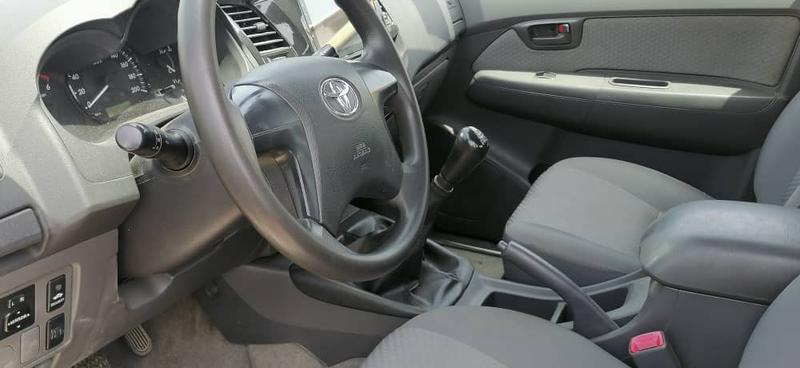 Toyota Hilux • 2012 • 80,000 km 3