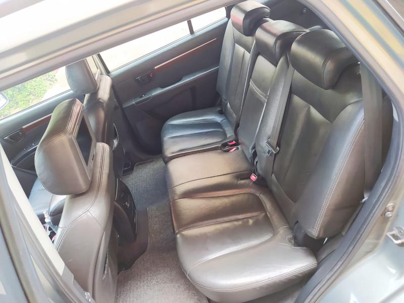 Hyundai Santa Fe • 2008 • 160,000 km 2