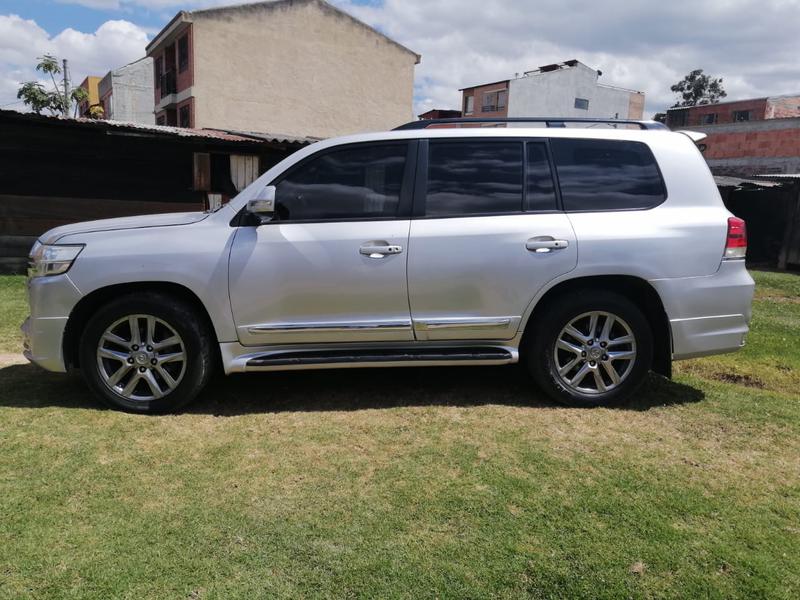 Toyota Land Cruiser • 2014 • 110 km 2