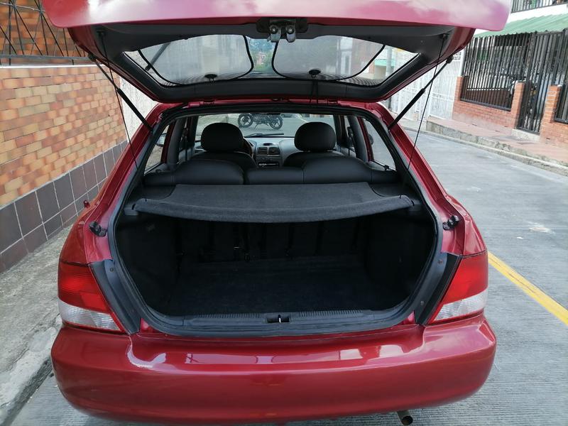 Hyundai Accent • 2001 • 189,000 km 3