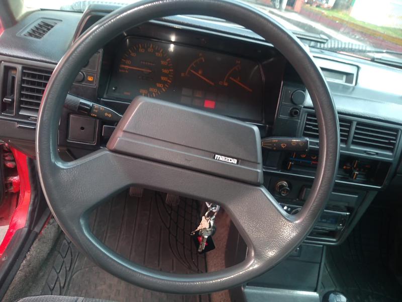 Mazda 323 • 1990 • 150,000 km 2