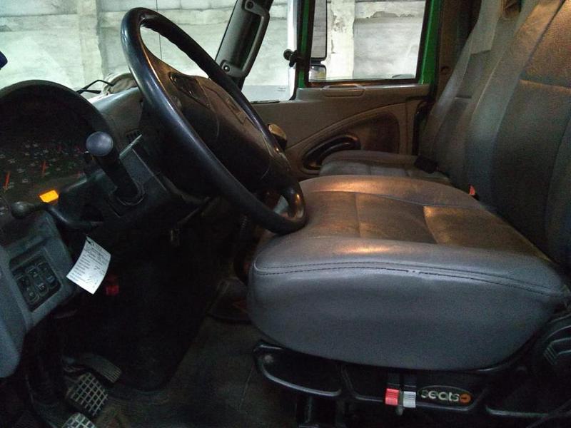 Chrysler 300 M • 2013 • 240,000 km 4