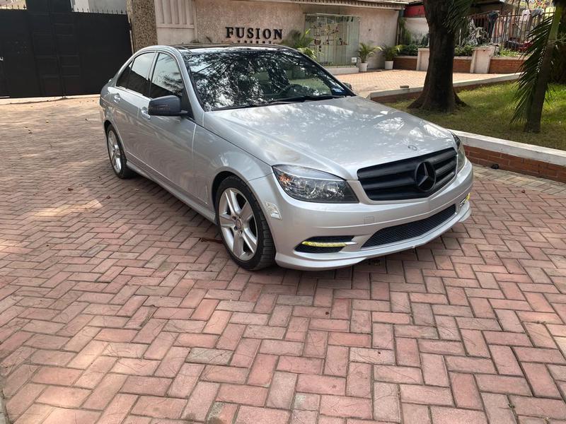 Mercedes-Benz 200 - 300 • 2011 • 125 km 1