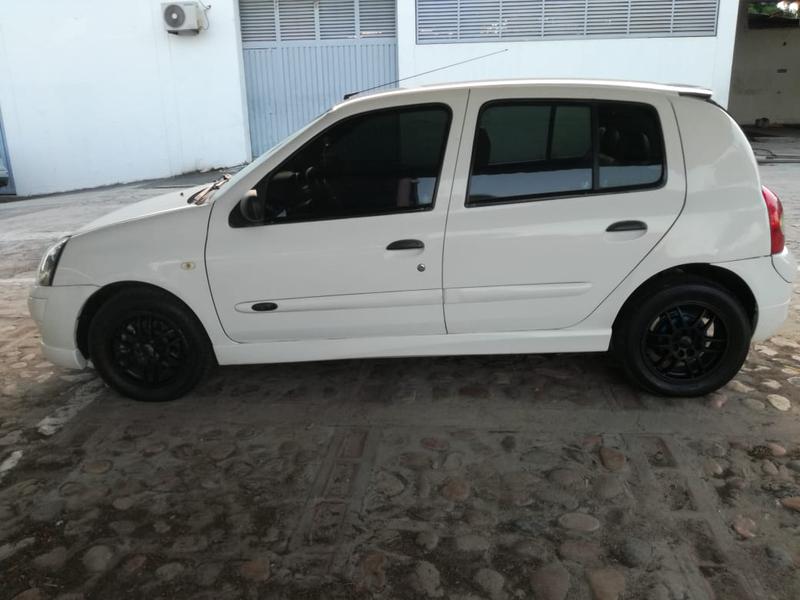 Renault Clio • 2007 • 143,000 km 9