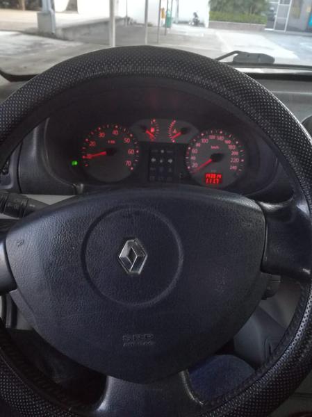 Renault Clio • 2007 • 143,000 km 5