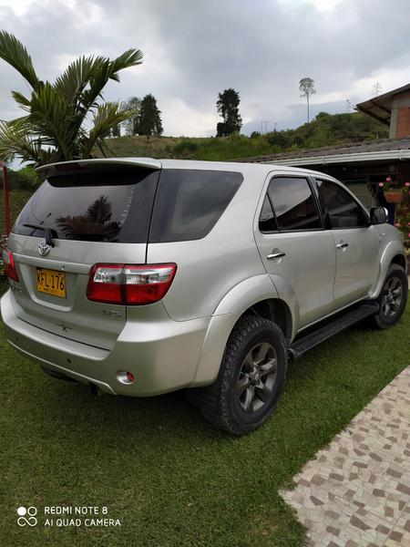 Toyota Fortuner • 2010 • 134,000 km 4