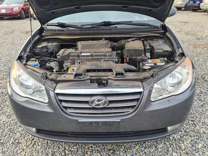 Hyundai Elantra • 2008 • 183,497 km 5