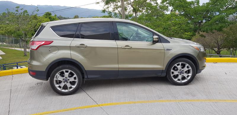 Ford Escape • 2013 • 177,000 km 10