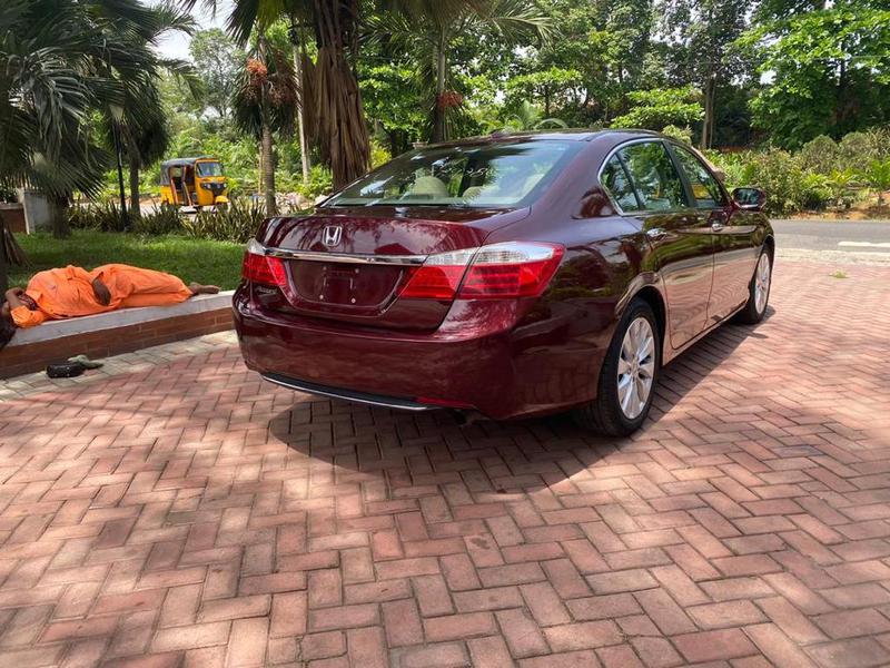 Honda Accord • 2013 • 130 km 3