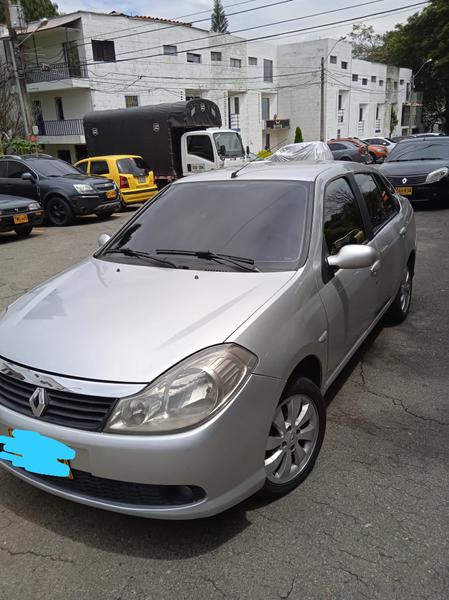 Renault Symbol • 2010 • 9,920 km 6