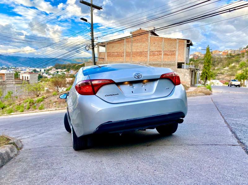 Toyota Corolla sedan • 2018 • 65,000 km 2
