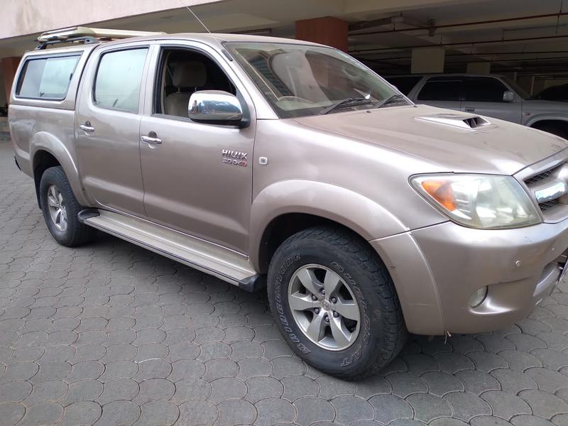 Toyota Hilux • 2014 • 2,000 km 4