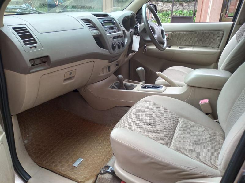 Toyota Hilux • 2014 • 2,000 km 5