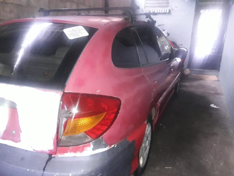 Kia  • 2002 • 0 km 6