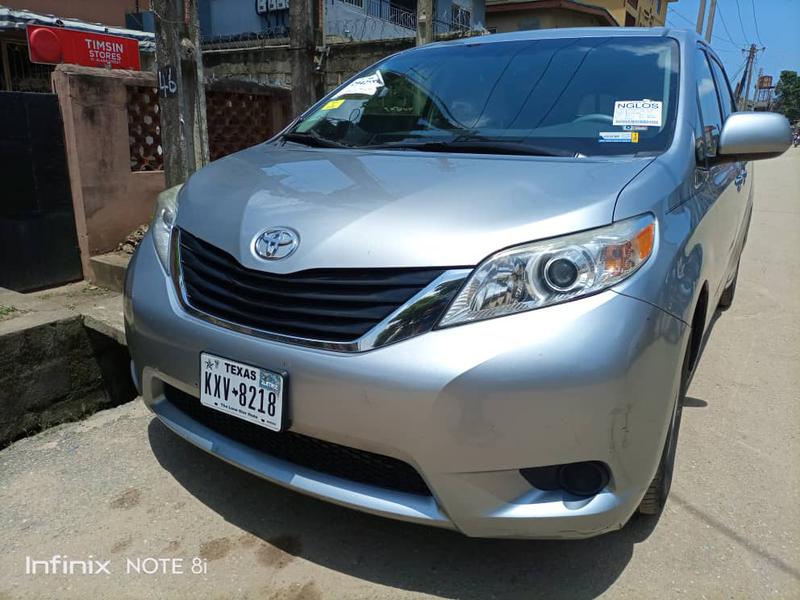 Toyota Sienna • 2011 • 100,000 km 4