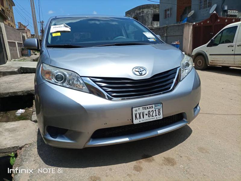 Toyota Sienna • 2011 • 100,000 km 5