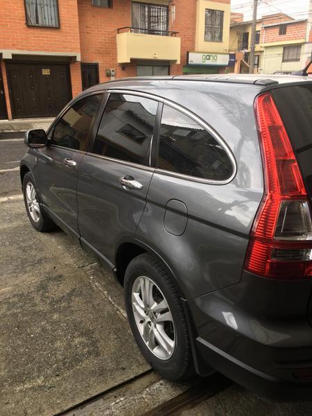 Honda CR-V • 2011 • 83,000 km 8