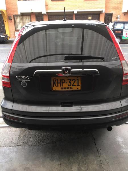 Honda CR-V • 2011 • 83,000 km 4
