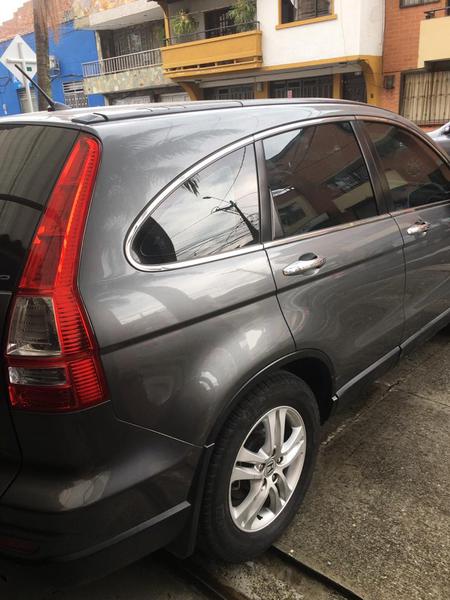 Honda CR-V • 2011 • 83,000 km 10