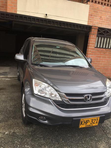 Honda CR-V • 2011 • 83,000 km 12