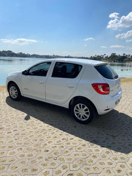 Renault Sandero • 2018 • 64,039 km 3